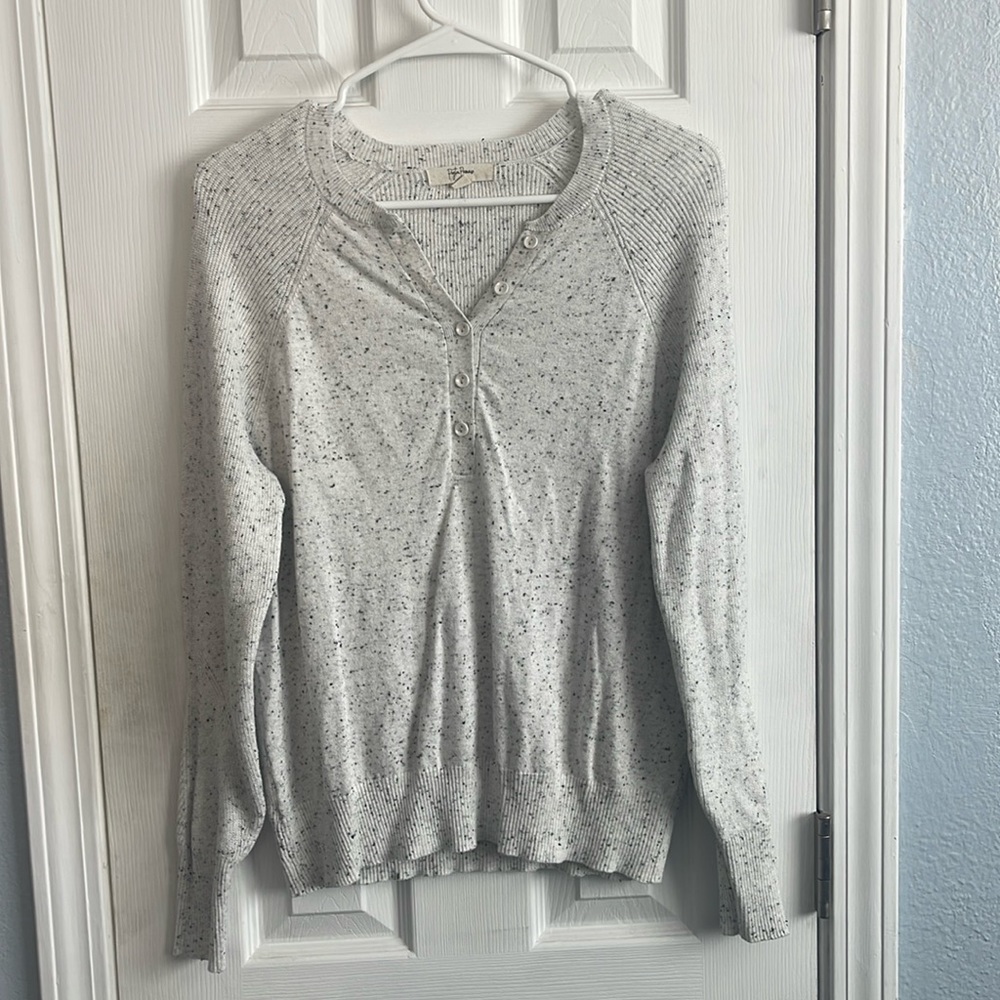 Thin sweater